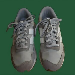 NWOT New Balance Gray and White Sneakers